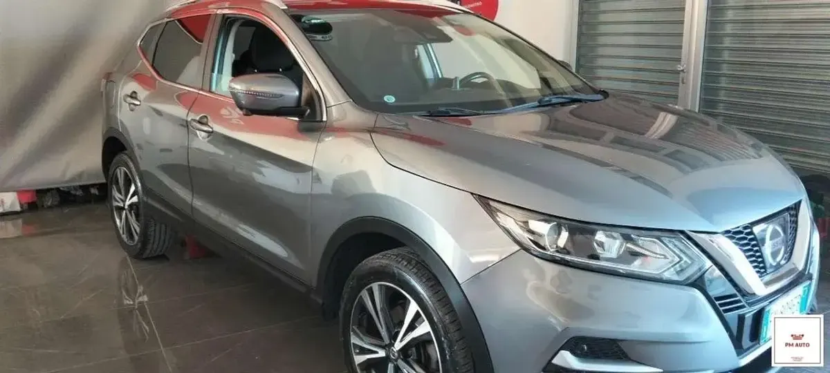 Usata Nissan Qashqai N-Connecta 110 CV (80 kW) 2018 Grigio chiaro SUV