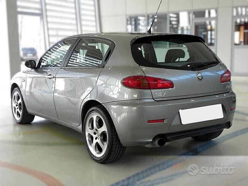 Usata Alfa Romeo 147 150 CV (110 kW) 2006 Grigio Utilitaria