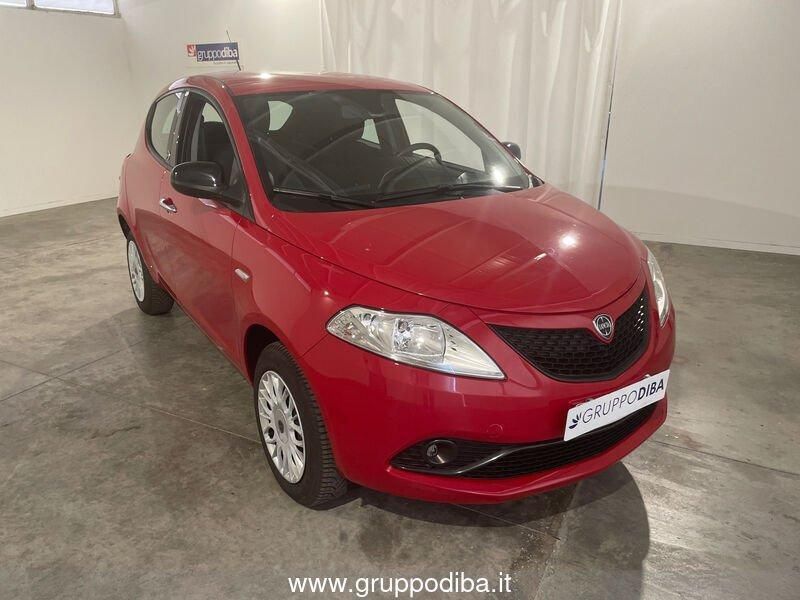 Usata Lancia Ypsilon Gold 80 CV (58 kW) 2018 Rosso Utilitaria