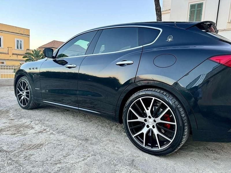 Usata Maserati Levante 275 CV (202 kW) 2016 Nero SUV