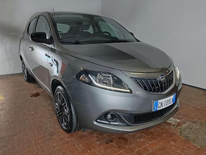 Usata Lancia Ypsilon Gold 69 CV (50 kW) 2023 Grigio Utilitaria