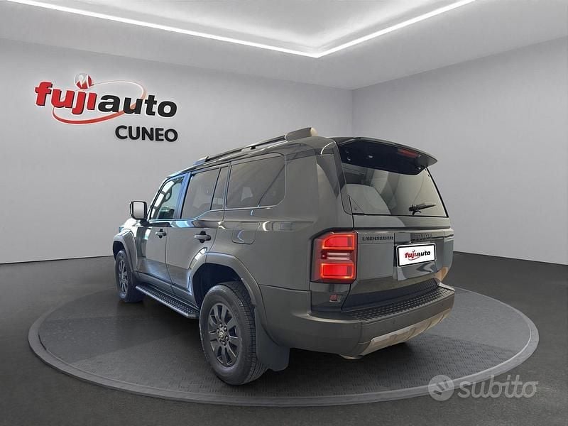 Usata Toyota Land Cruiser 205 CV (150 kW) 2025 Dark grey gloss SUV