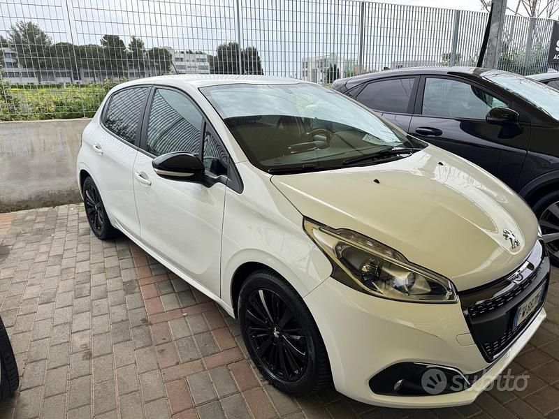 Usata Peugeot 208 Allure 82 CV (60 kW) 2019 Bianco Utilitaria