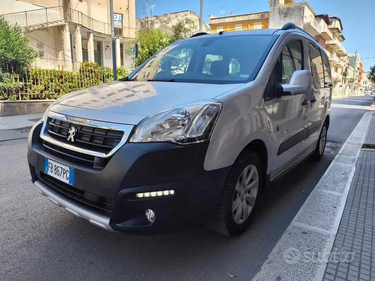 Usata Peugeot Partner Tepee Outdoor 99 CV (72 kW) 2016 Grigio Monovolume