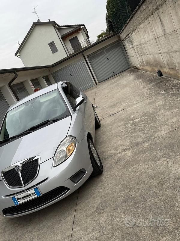 Usata Lancia Ypsilon 60 CV (44 kW) 2010 Grigio Utilitaria