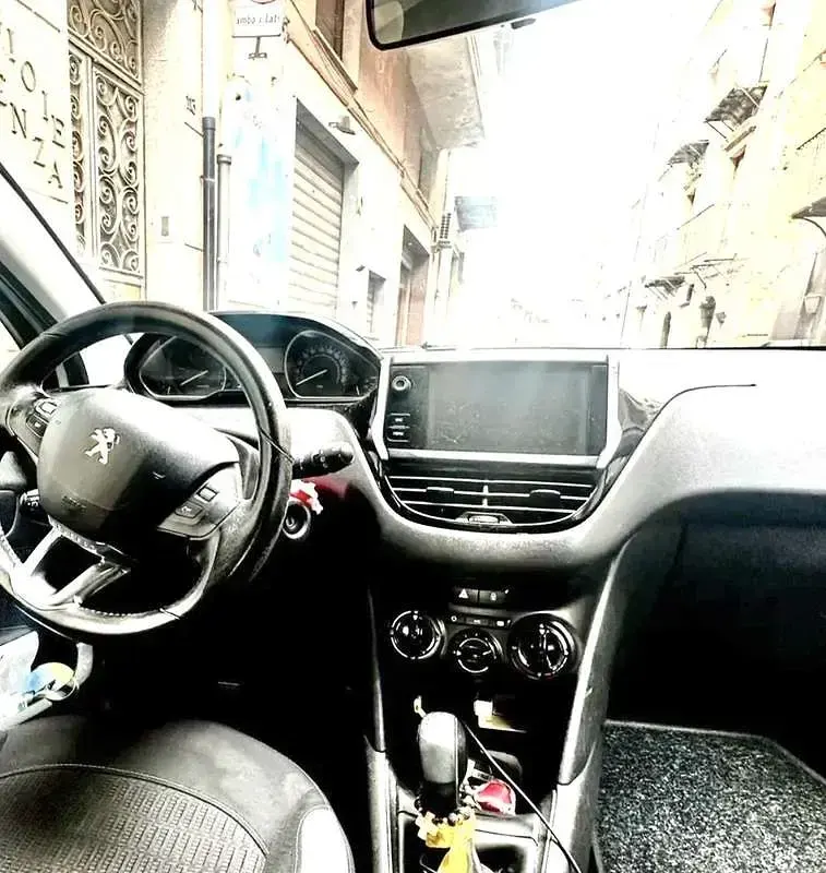 Usata Peugeot 208 Allure 99 CV (72 kW) 2017 Utilitaria