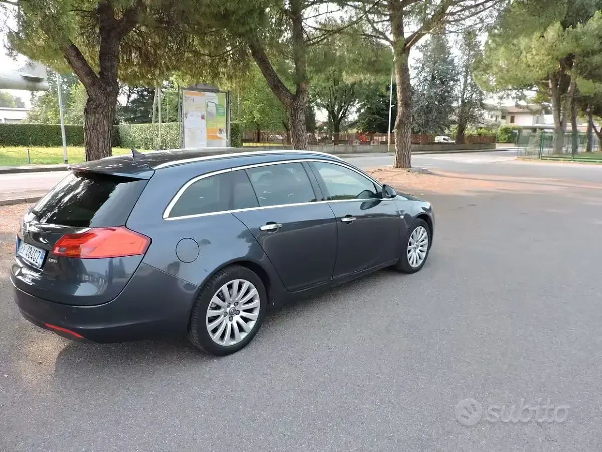 Usata Opel Insignia Cosmo 131 CV (96 kW) 2010 Grigio Station wagon