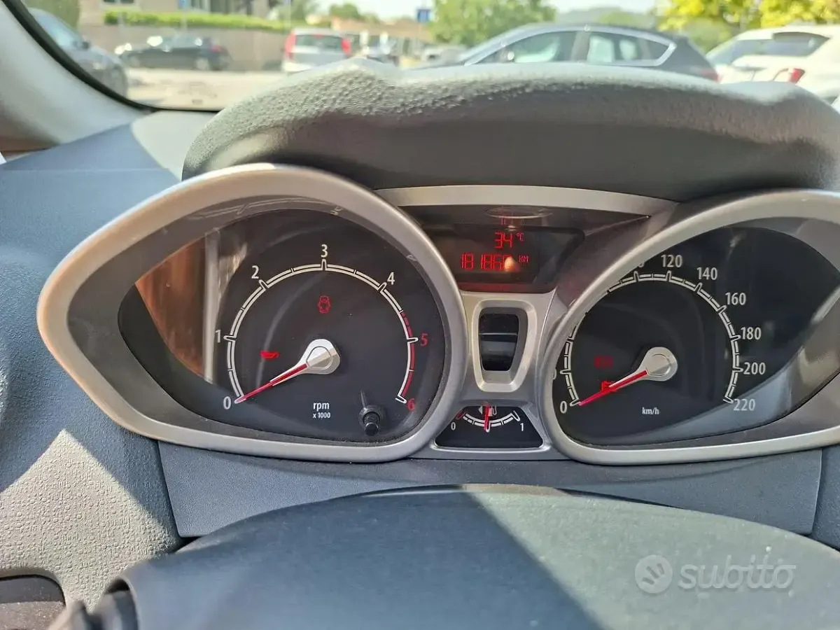 Usata Ford Fiesta 68 CV (50 kW) 2009 Nero Berlina