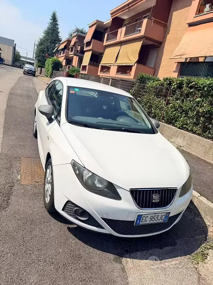 Usata Seat Ibiza 85 CV (62 kW) 2010 Bianco Utilitaria