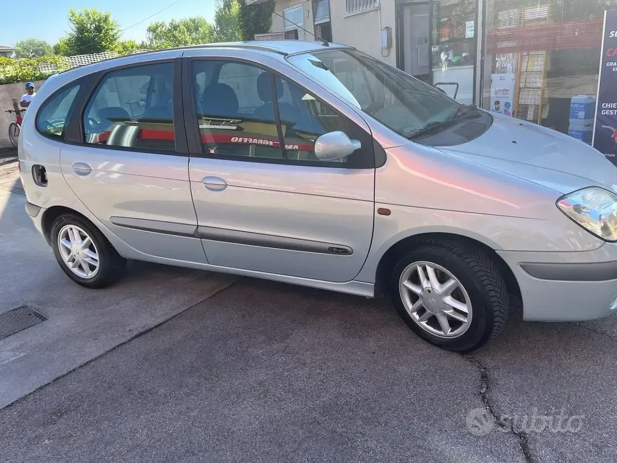 Occasion Renault Scénic 107 PK (78 kW) 2003 Grijs MPV