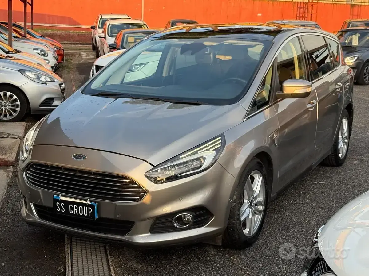 Usata Ford S-MAX Titanium 179 CV (131 kW) 2015 Grigio Monovolume