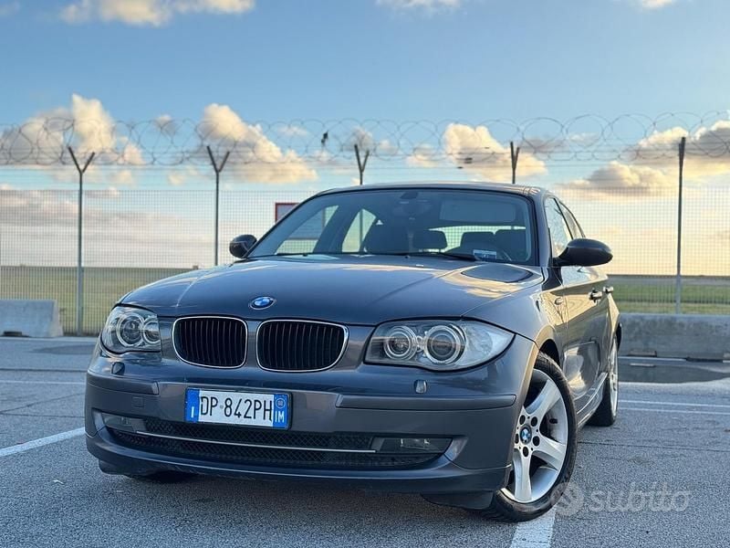 Grigio Usata 2007 BMW 118 Due volumi | 4299 € (Buon prezzo) - Immagine 1/4
