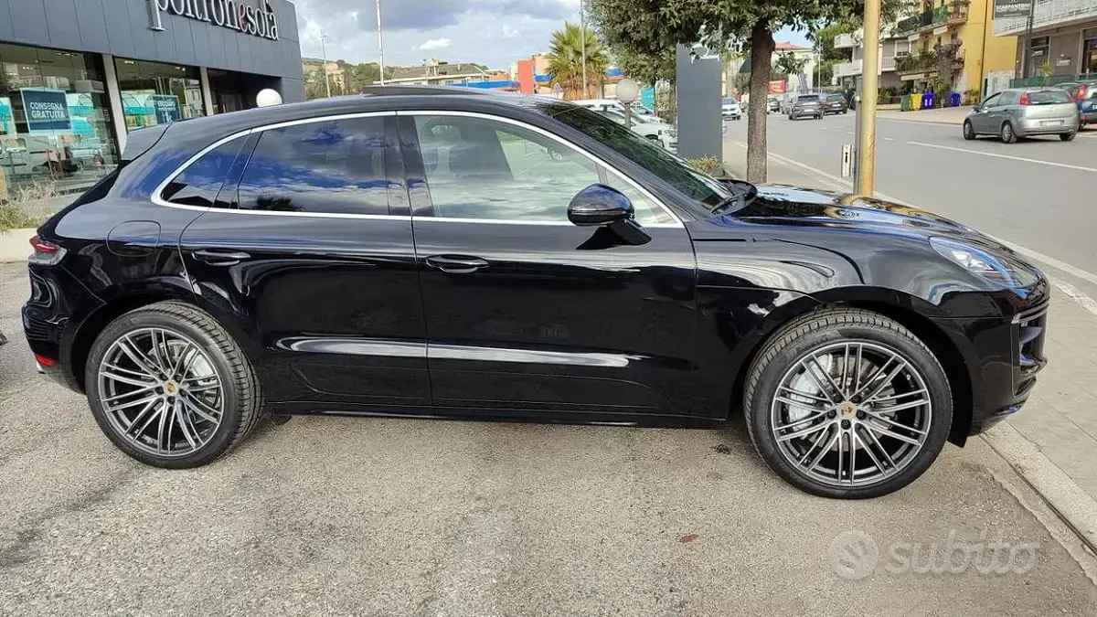 Usata Porsche Macan Turbo 441 CV (324 kW) 2020 Nero metallizzato SUV