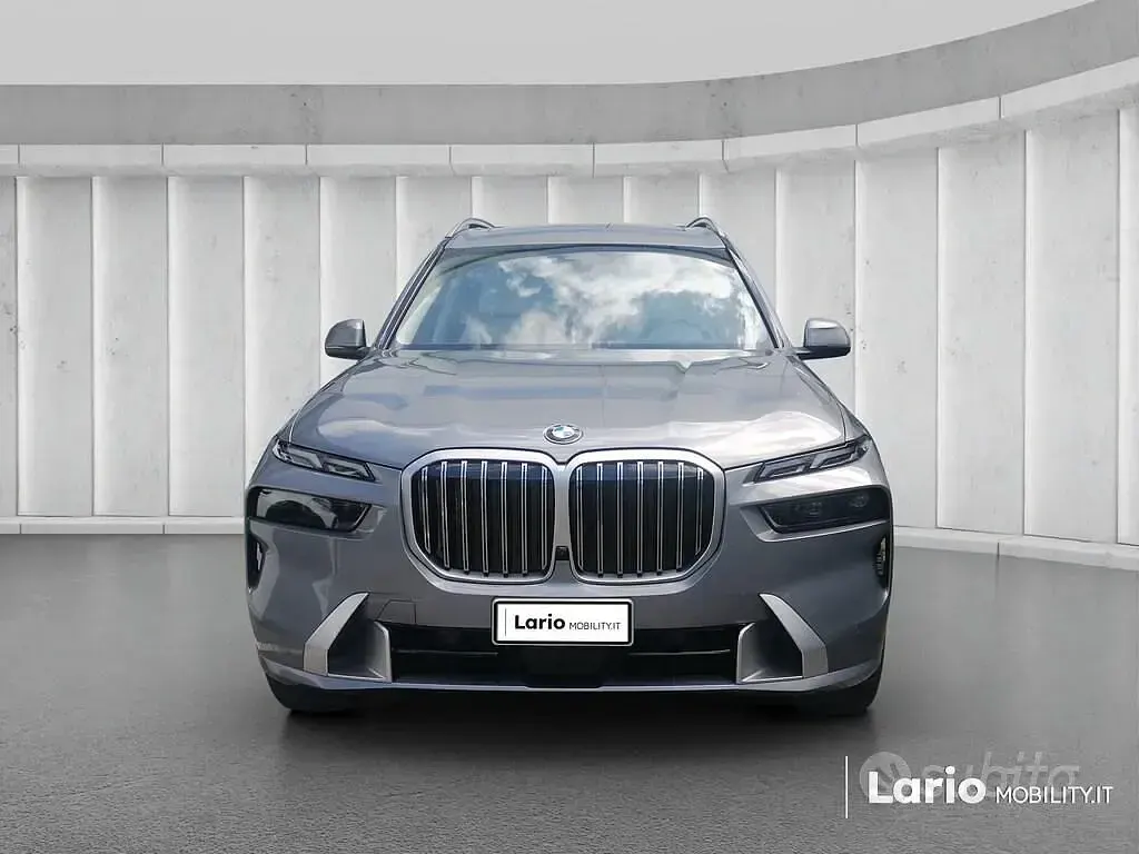 Usata BMW X7 381 CV (280 kW) 2023 Grigio SUV