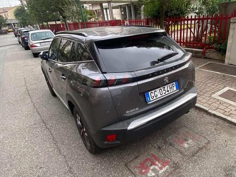 Usata Peugeot 2008 Allure 102 CV (75 kW) 2021 Argento SUV