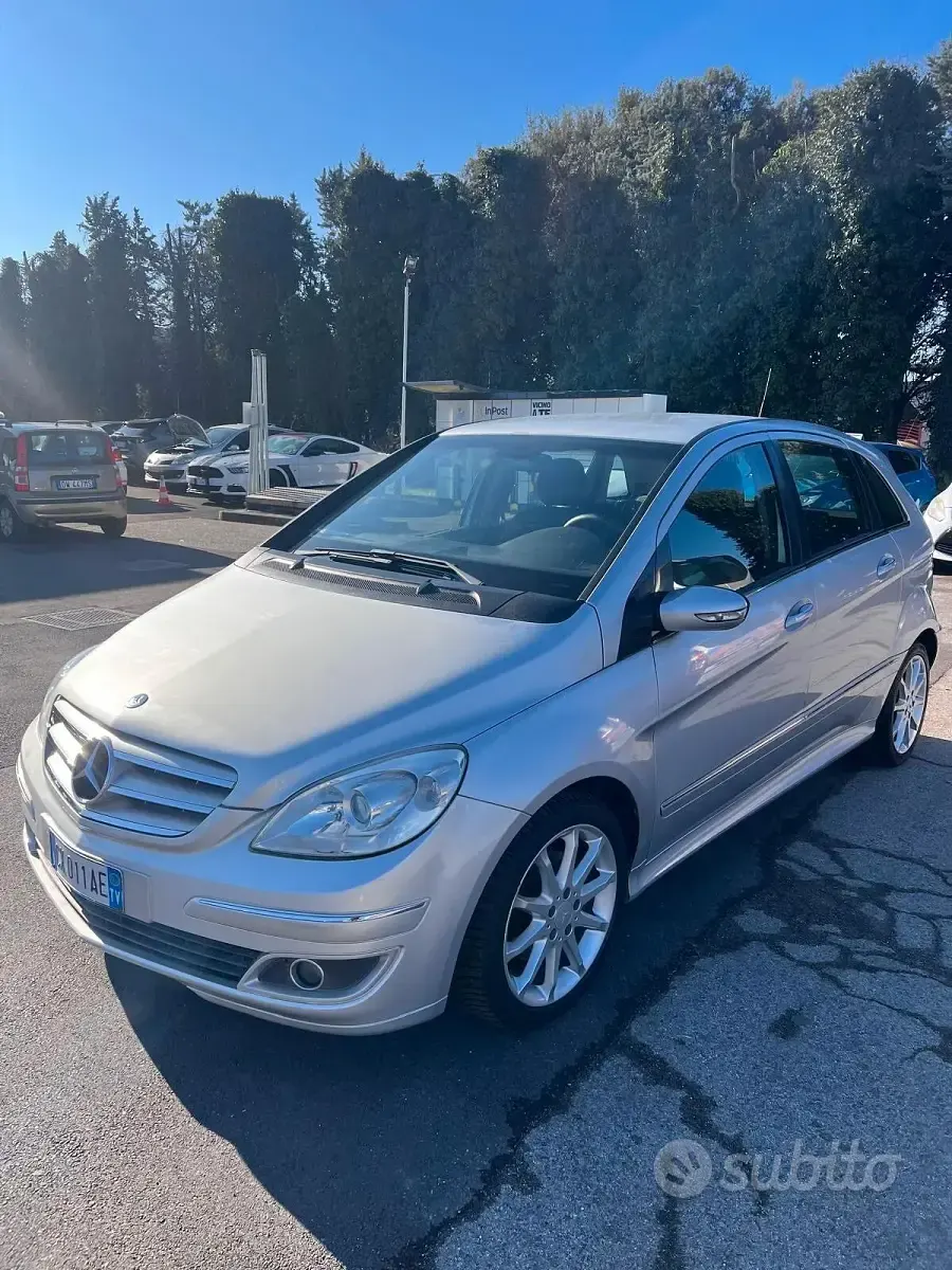 Usata Mercedes B200 140 CV (102 kW) 2005 Nero Monovolume