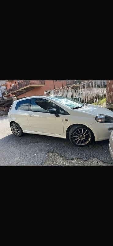 Nero Usata 2012 Fiat Punto Evo Dynamic Due volumi | 3000 € (Buon prezzo) - Immagine 1/4