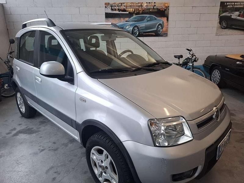 Usata Fiat Panda 4x4 Climbing 75 CV (55 kW) 2012 Argento Utilitaria