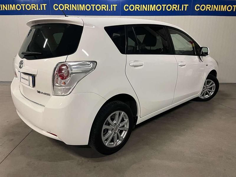 Usata Toyota Verso Active 132 CV (97 kW) 2012 Bianco Monovolume