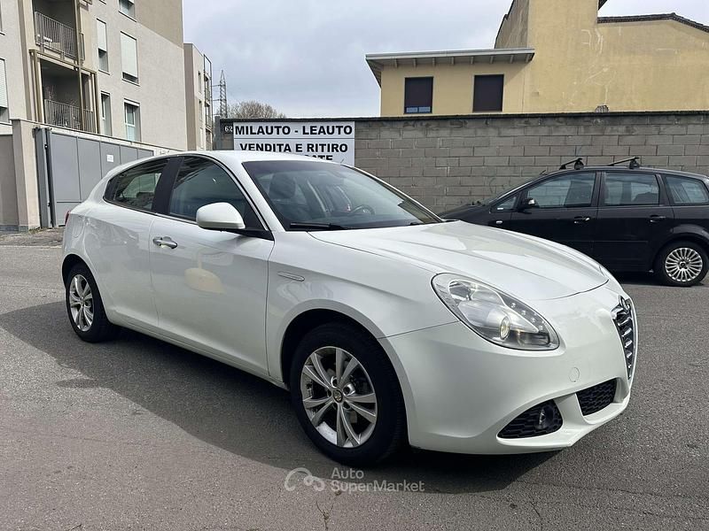Usata Alfa Romeo Giulietta Distinctive 120 CV (88 kW) 2011 Bianco Utilitaria