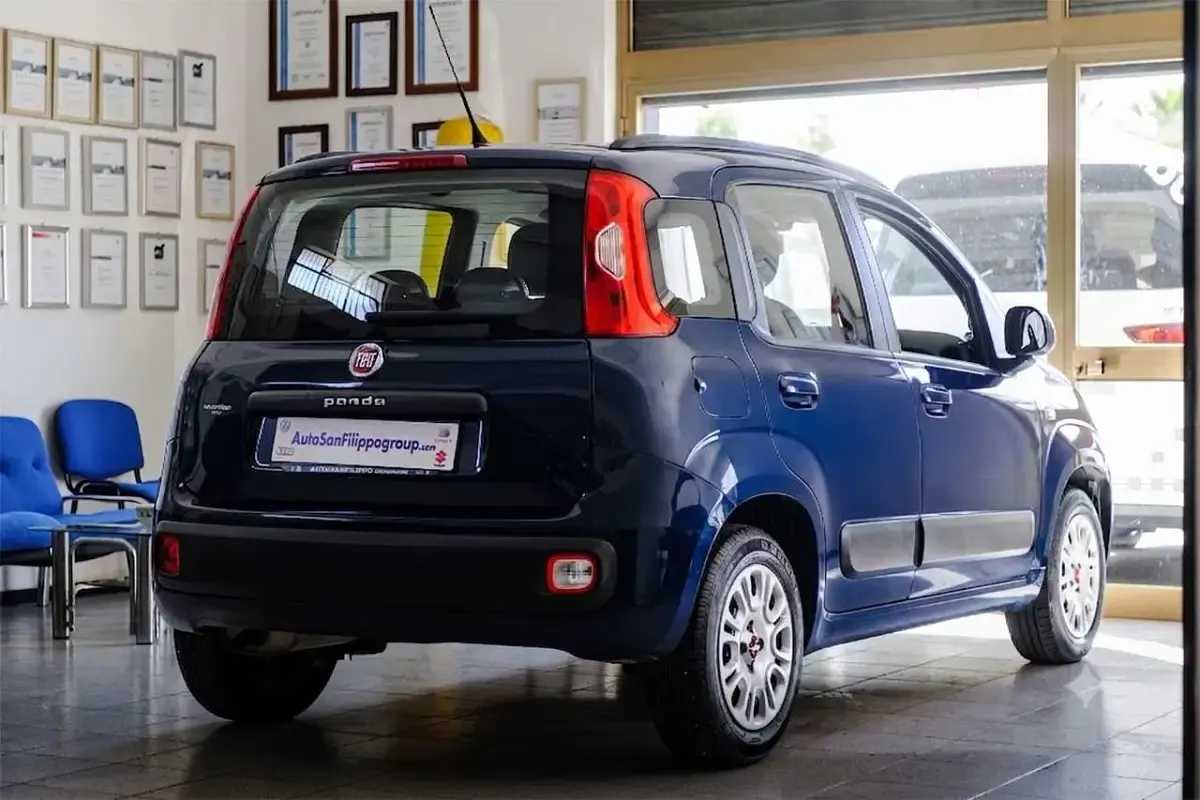 Usata Fiat Panda Lounge 69 CV (50 kW) 2017 Blu met. Utilitaria