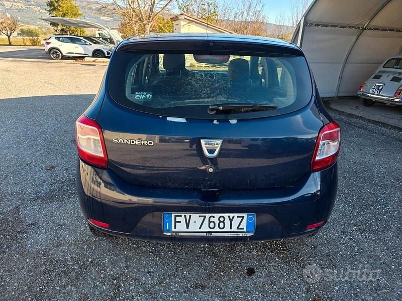 Usata Dacia Sandero Lauréate 75 CV (55 kW) 2014 Blu Berlina