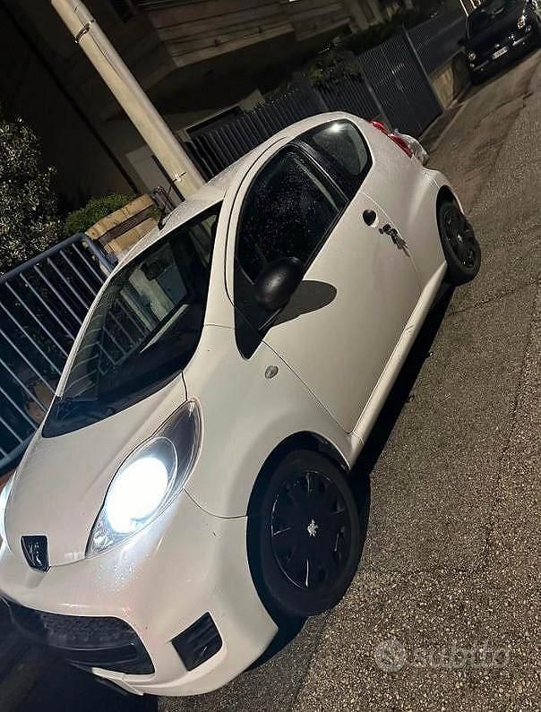 Usata Peugeot 107 68 CV (50 kW) 2010 Bianco Utilitaria