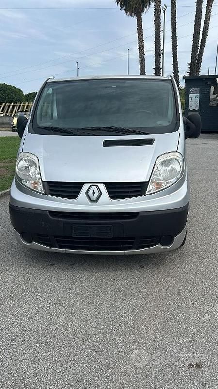 Usata Renault Trafic 146 CV (107 kW) 2007 Grigio Monovolume