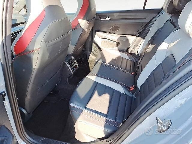 Usata VW Golf VIII GTI 265 CV (194 kW) 2024 Grigio Berlina