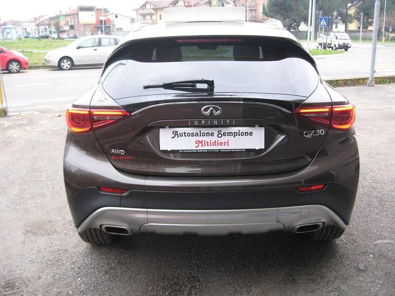 Usata Infiniti QX30 170 CV (125 kW) 2017 Marrone SUV
