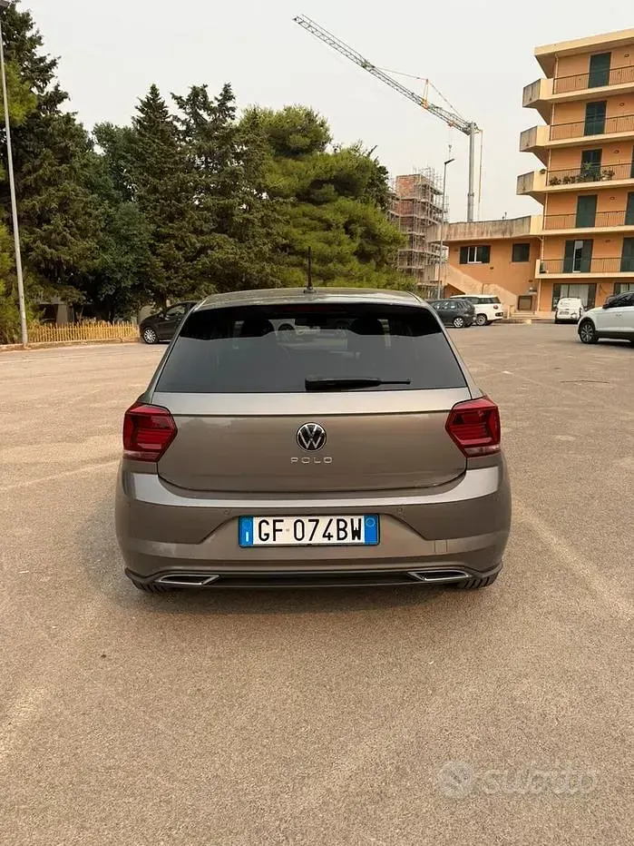 Usata VW Polo R-line 95 CV (69 kW) 2021 Marrone Utilitaria