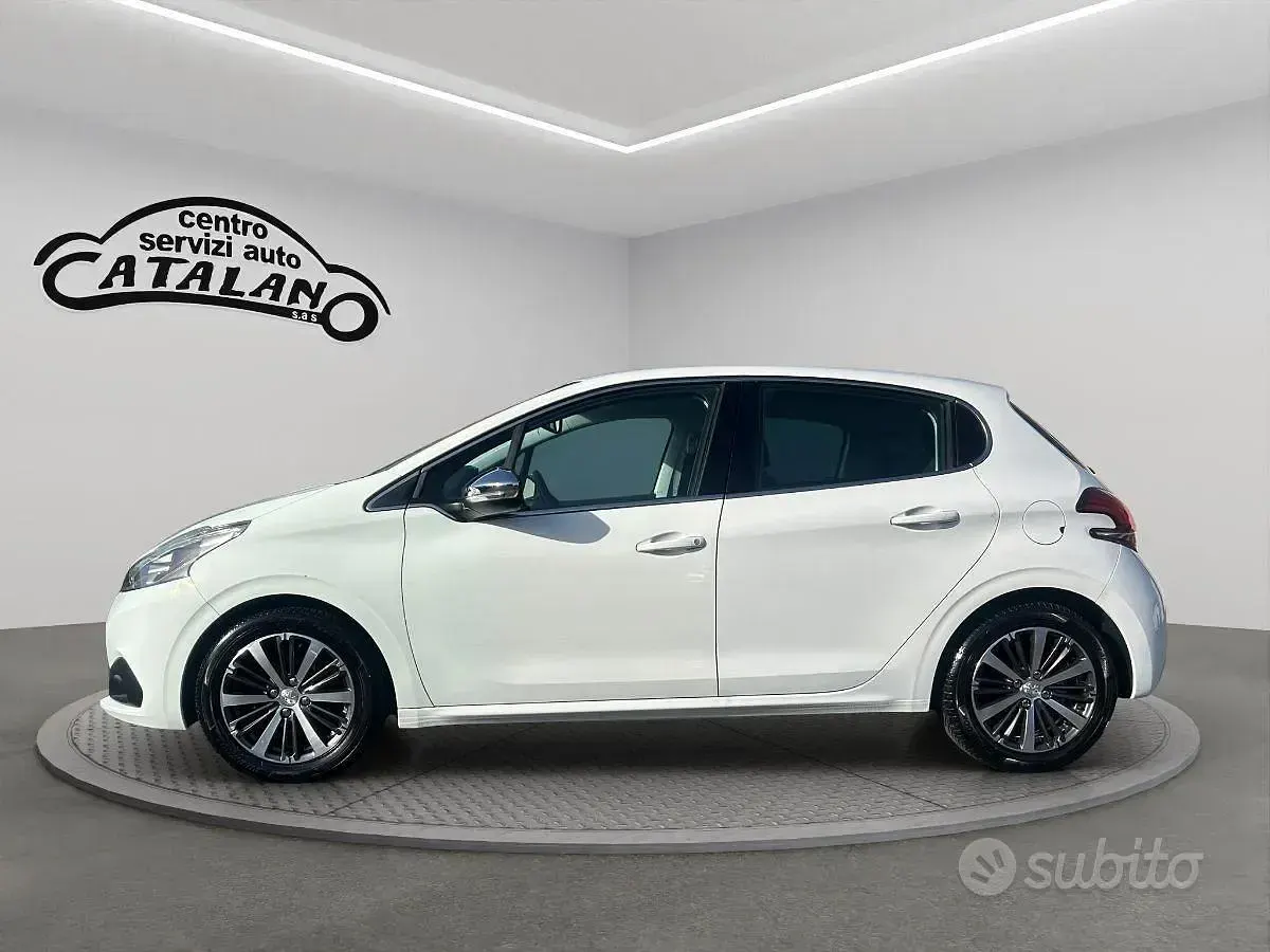 Usata Peugeot 208 Allure 75 CV (55 kW) 2016 Bianco Utilitaria