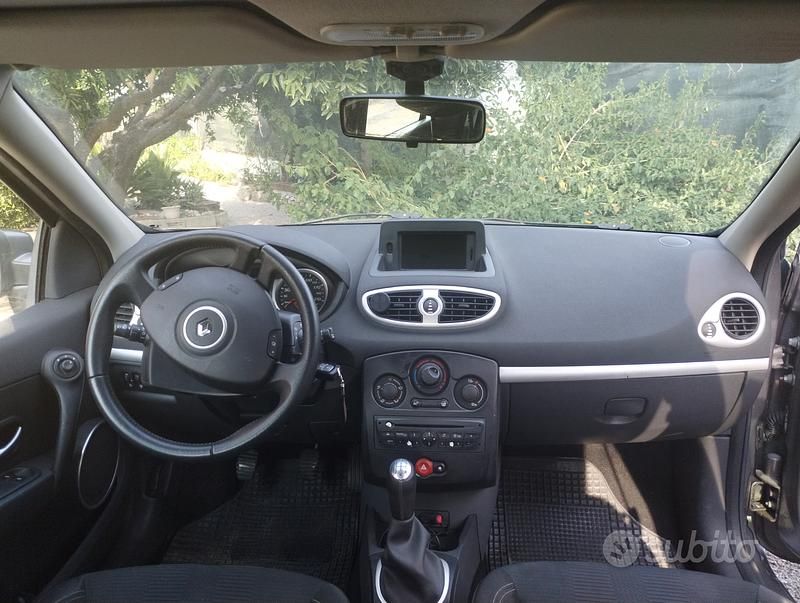 Usata Renault Clio II 75 CV (55 kW) 2010 Grigio Utilitaria