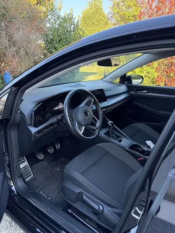 Usata VW Golf VIII Life 131 CV (96 kW) 2022 Berlina