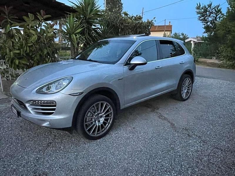 Usata Porsche Cayenne 239 CV (175 kW) 2011 Grigio SUV