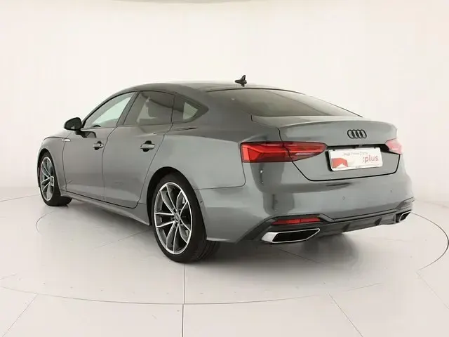 Usata Audi A5 Sportback S-Line 204 CV (150 kW) 2023 Grigio daytona perla Utilitaria