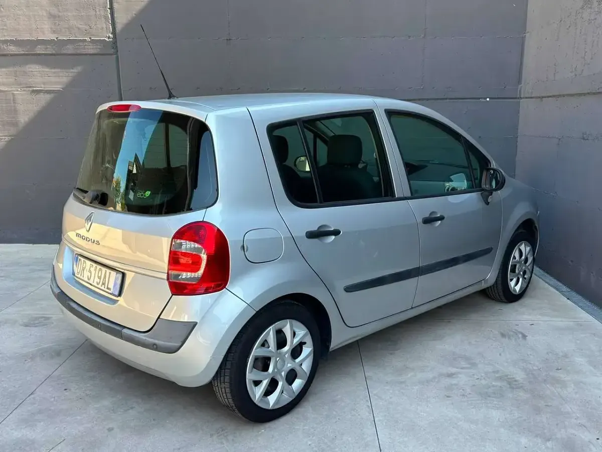 Usata Renault Modus 75 CV (55 kW) 2008 Argento Monovolume
