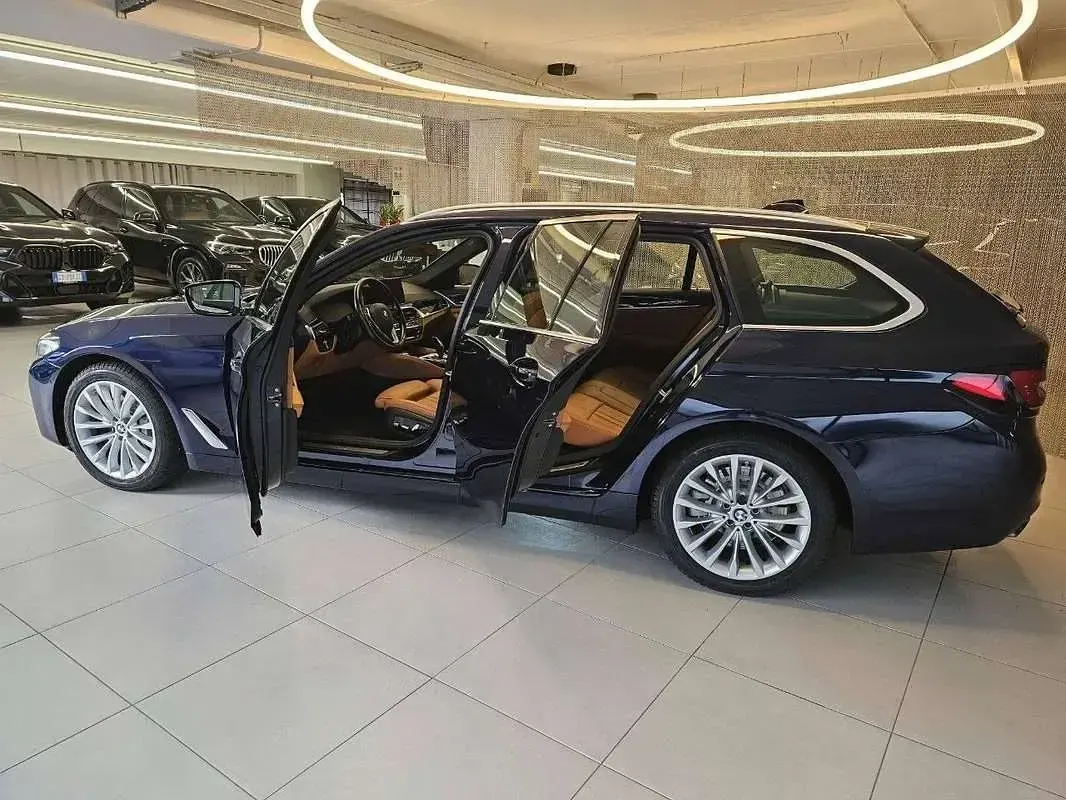 Usata BMW 530 Luxury Line 249 CV (183 kW) 2020 Blu/azzurro Station wagon