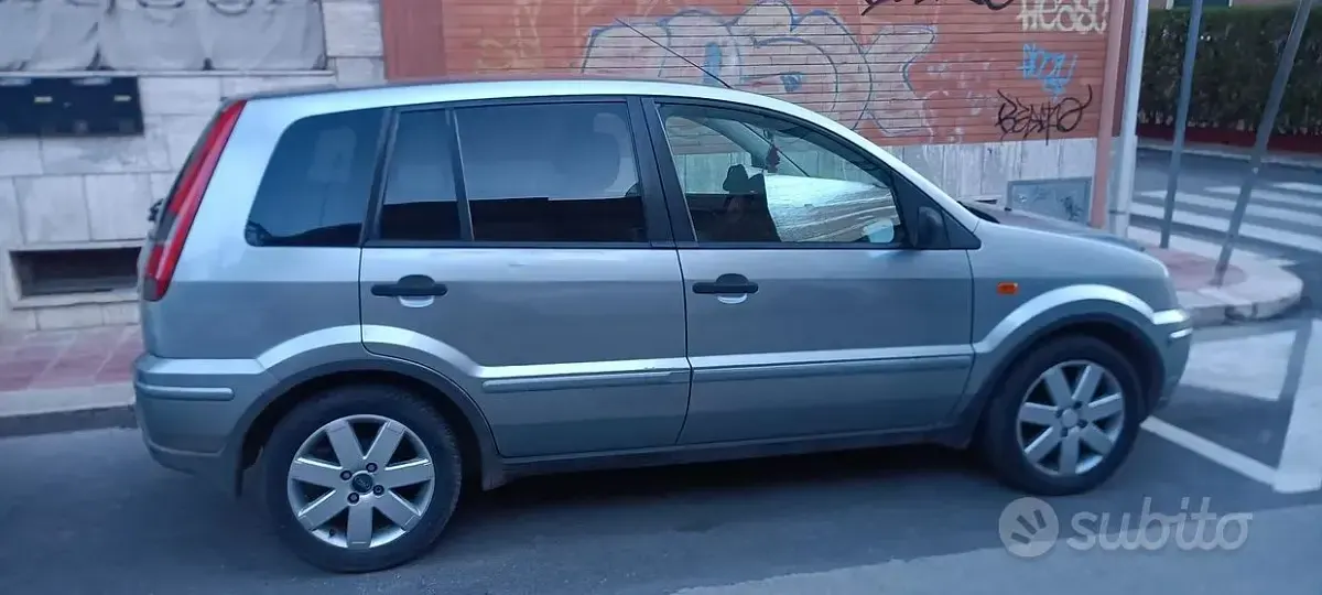 Usata Ford Fusion 68 CV (50 kW) 2004 Grigio Utilitaria
