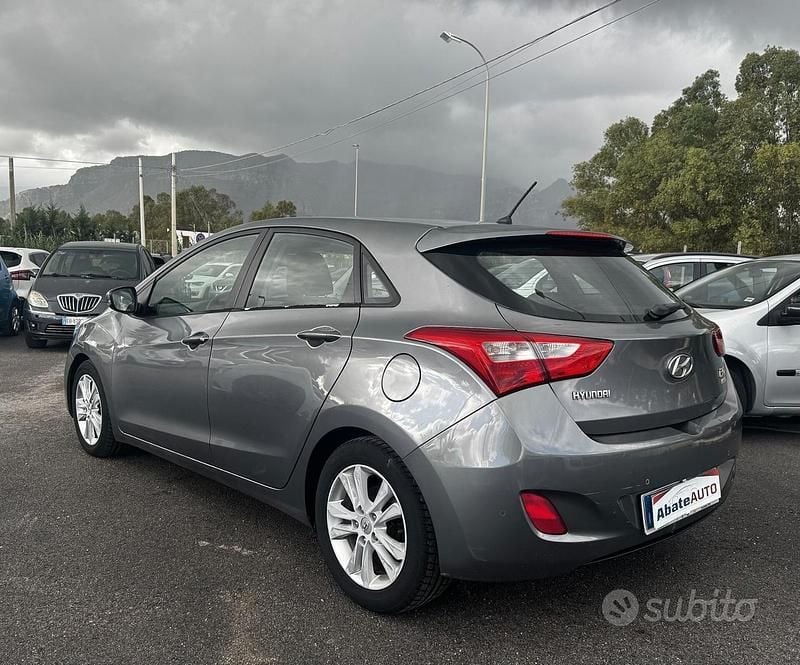 Usata Hyundai i30 Comfort 110 CV (80 kW) 2012 Grigio Berlina