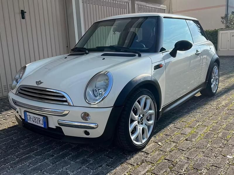 Begagnad Mini ONE 88 HK (64 kW) 2005 Vit Halvkombi