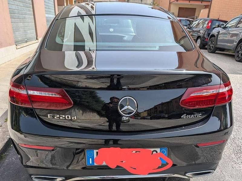 Usata Mercedes E220 Premium 194 CV (142 kW) 2019 Nero Coupé