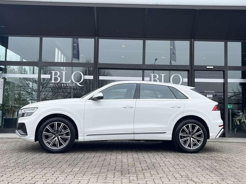 Usata Audi Q8 Sport 286 CV (210 kW) 2022 Bianco carrara SUV