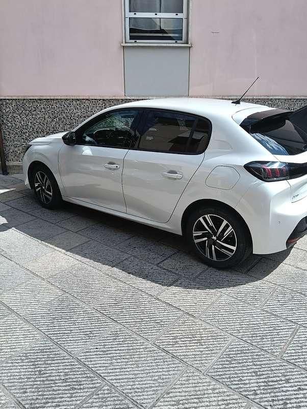Usata Peugeot 208 Allure 101 CV (74 kW) 2022 Utilitaria