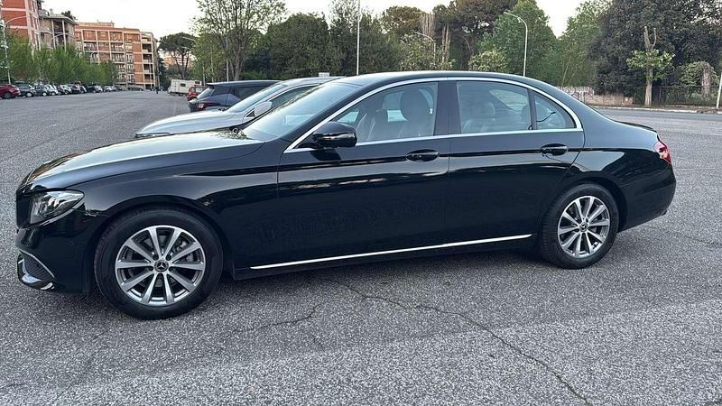 Usata Mercedes E200 Premium 150 CV (110 kW) 2019 Nero Berlina