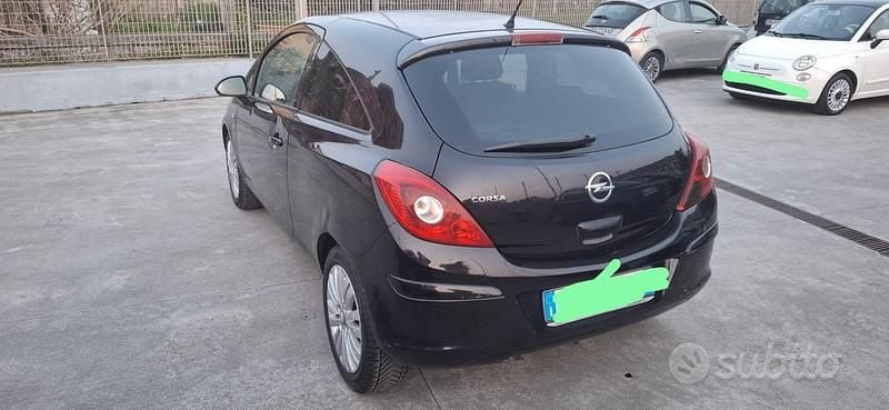 Usata Opel Corsa 85 CV (62 kW) 2012 Nero Utilitaria