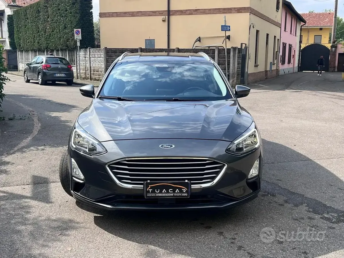 Usata Ford Focus 120 CV (88 kW) 2020 Grigio Station wagon