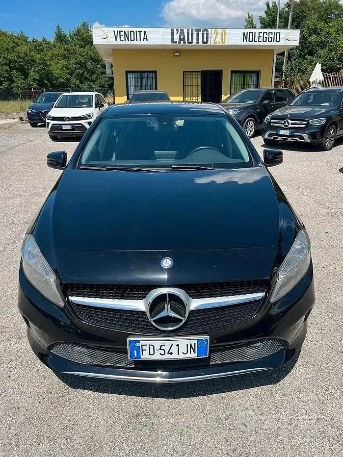 Usata Mercedes A180 109 CV (80 kW) 2016 Nero Berlina