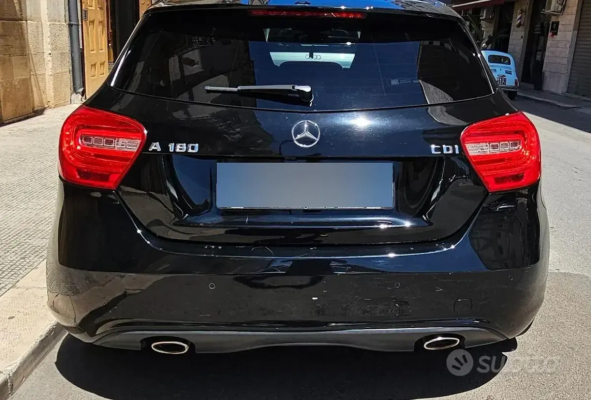 Usata Mercedes A180 109 CV (80 kW) 2014 Nero Utilitaria
