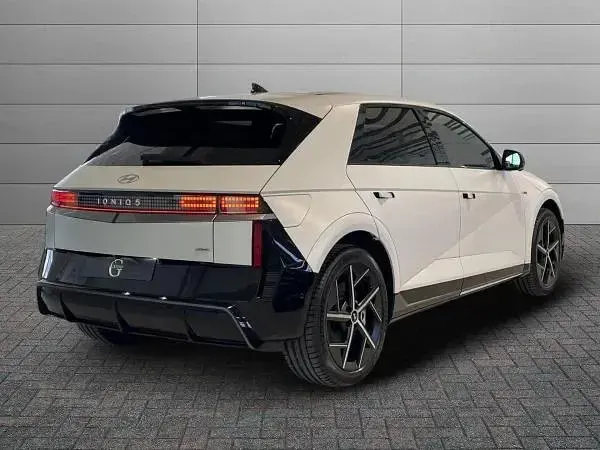 Nuova Hyundai Ioniq 5 N Line 2025 Atlas white matte SUV